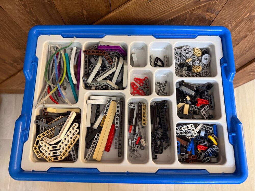 LEGO Education 9648 Construction System Storage Tub Incomplete 317 Pieces (9212) - Picture 10 of 11